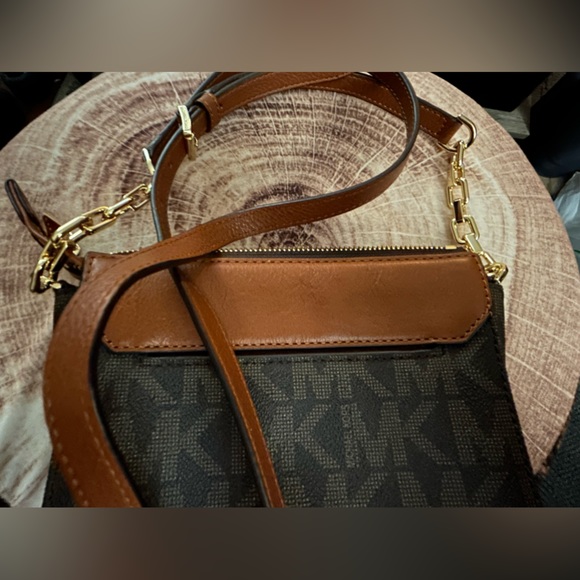 Authentic Michael Kors Florence Crossbody Purse. Never Used. - Picture 4 of 16